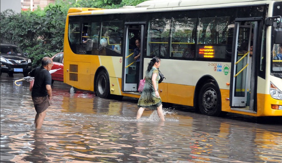 广州早上下雨，鸿业依然全力送货