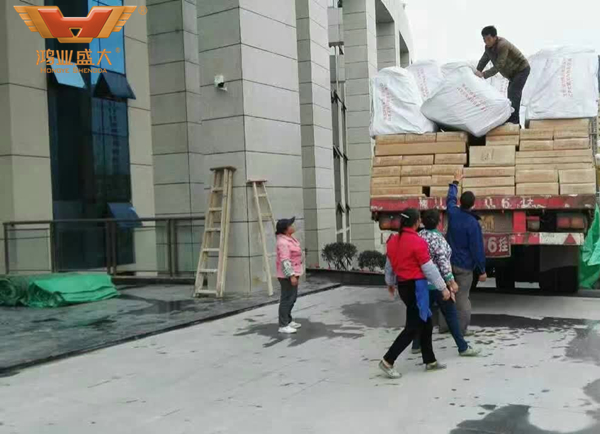 鸿业家具货物运送到锡林郭勒盟档案局正在卸装