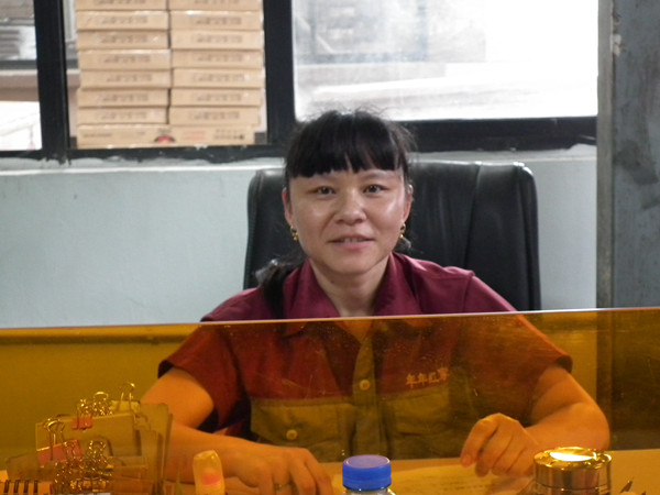 ，因?yàn)樗齻儤酚^開朗的性格感染了我們