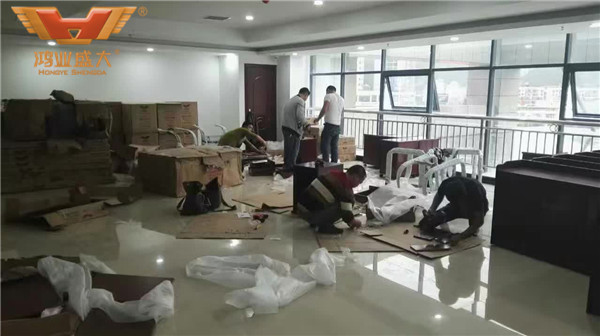 锡林郭勒盟档案局里面正在安装的鸿业工人们