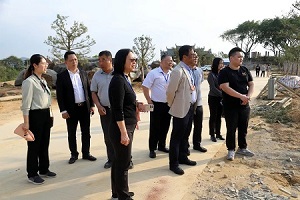 鹤山市政协党组书记、主席冯伟华同志带领各专委会主任一行赴鸿业家具调研工作